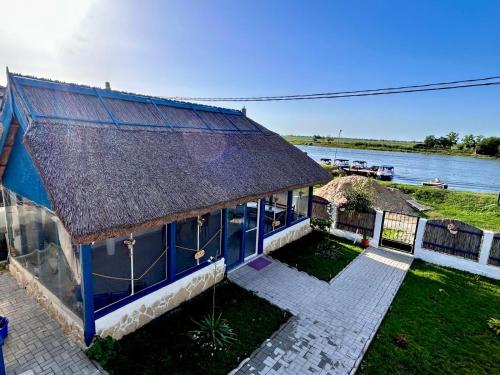 an overhead view of a house with a roof at Casa Munteanu in Mila Douăzeci şi Trei