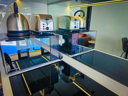 Η κουζίνα ή μικρή κουζίνα στο Luxurious, affordable Ellipse apartment