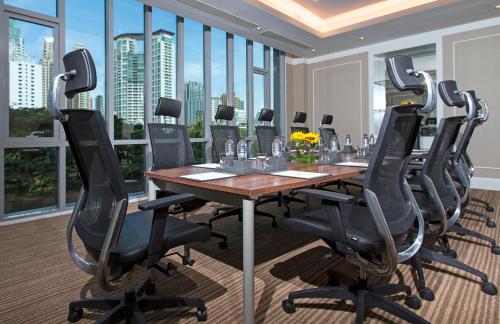 Kawasan bisnes dan/atau bilik persidangan di Oriental Residence Bangkok