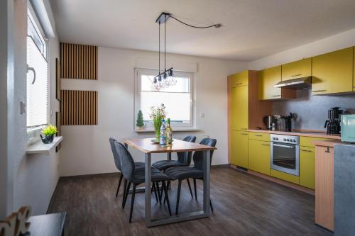 Η κουζίνα ή μικρή κουζίνα στο Ferienhaus Zur Lore 13