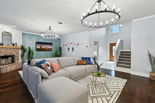 Posezení v ubytování 5BD 3BA Pool Oasis Come Rest Relax & Recharge