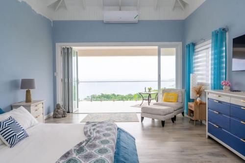 Ένα ή περισσότερα κρεβάτια σε δωμάτιο στο Villa Soleil Levant