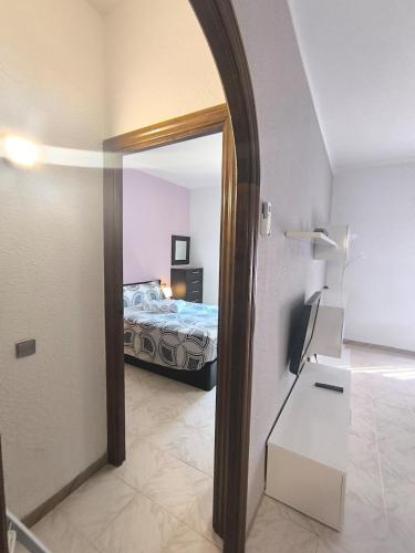 a bedroom with a bed and a large mirror at Rincón en el centro de Palamós in Palamós
