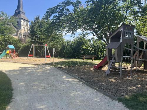 Ο χώρος παιχνιδιού για παιδιά στο Charming 70 m2 house near Mayenne