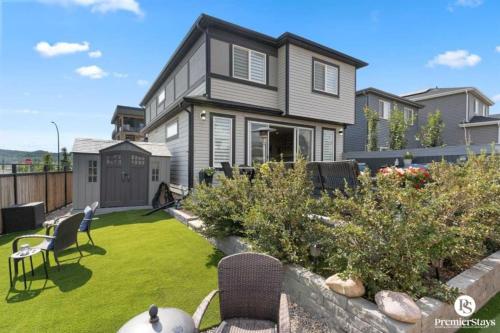 Large Luxury Home Featuring Entertain Room with Karaoke Air Hockey and Large Luxury Home Featuring Entertain Room with Karaoke Air Hockey and