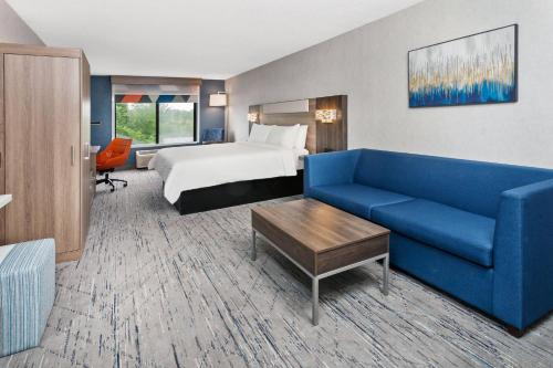 Ένα ή περισσότερα κρεβάτια σε δωμάτιο στο Holiday Inn Express Hotel & Suites Youngstown - North Lima/Boardman by IHG