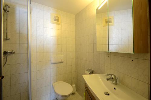 Un baño de Appartements Baumanngut