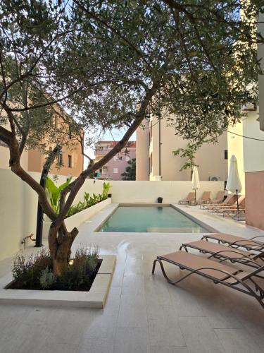 Zadar, The Florens Residence - Apartments near the Beach with the New Pool & Garden, BBQ and Kids playground