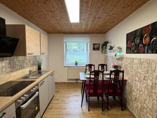 Η κουζίνα ή μικρή κουζίνα στο Charming Stay in Salzburg Lake Area - Attersee