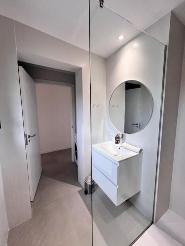 a bathroom with a sink and a mirror at Camping Joncar Mar in Roses