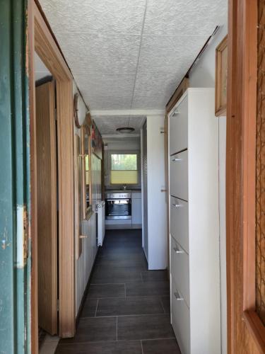 a hallway leading to a room with a kitchen at Ferienhaus Eichhörnchen in Dankerode