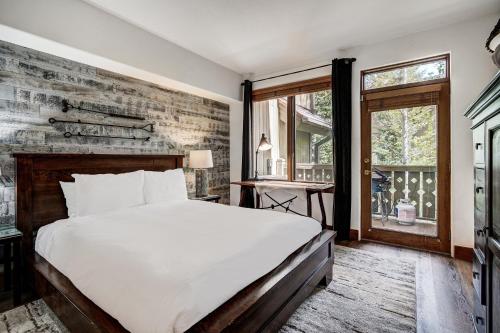 Ein Bett oder Betten in einem Zimmer der Unterkunft Arrowhead Village at Beaver Creek
