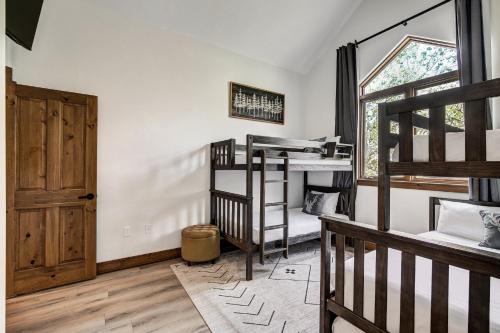 Ein Bett oder Betten in einem Zimmer der Unterkunft Arrowhead Village at Beaver Creek