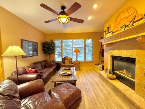 Ein Sitzbereich in der Unterkunft Arrowhead Village at Beaver Creek