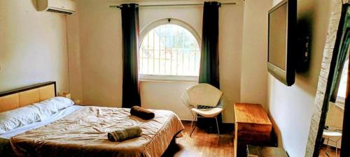Un pat sau paturi într-o cameră la Villa Hawai