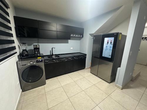 Una cocina o zona de cocina en AIFA Airport security-privacy-comfort