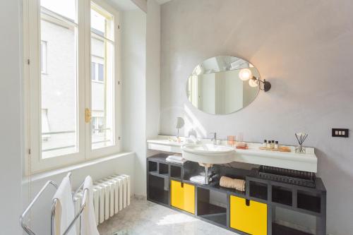 Photo de la galerie de l'établissement Night at the Museum - FREE Parking by Rent All Como, à Côme