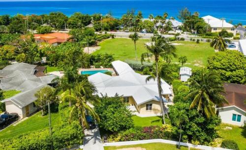 Beautiful 4 BR South Sound Home wpool