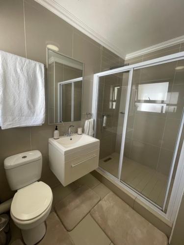 Bilik mandi di Apartment in Roodepoort