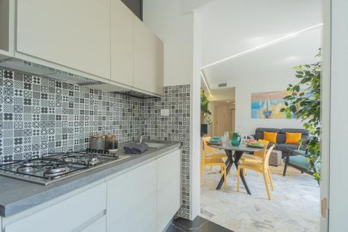 Una cocina o kitchenette en Como Panorama by Rent All Como