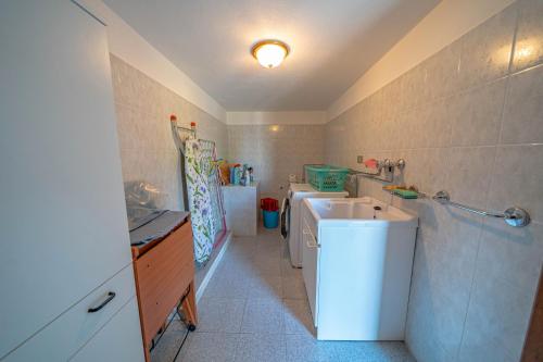 a small bathroom with a sink and a toilet at La Rosa Bianca in Morbegno