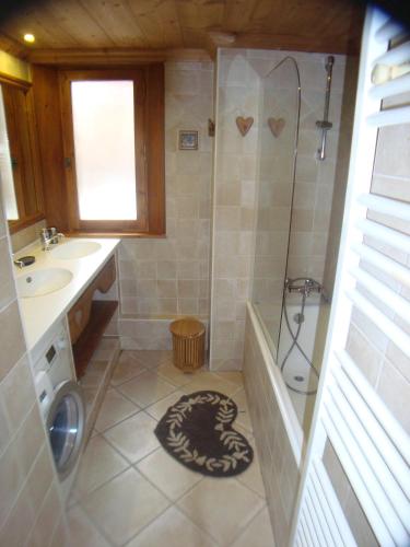 Un baño de Chalet l'Avalin