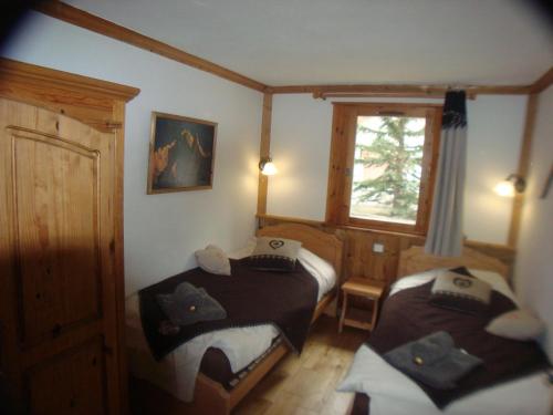 Una cama o camas en una habitación de Chalet l'Avalin