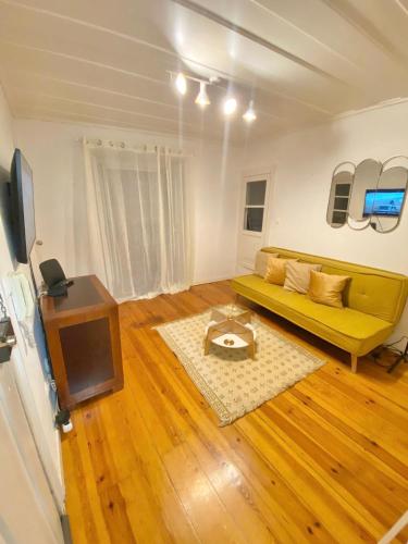 TV a/nebo společenská místnost v ubytování Luar de Lisboa