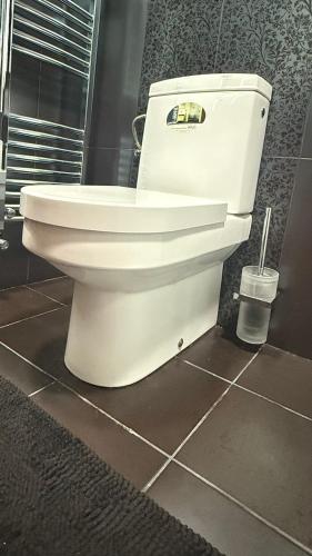 Bilik mandi di Geneva Suite