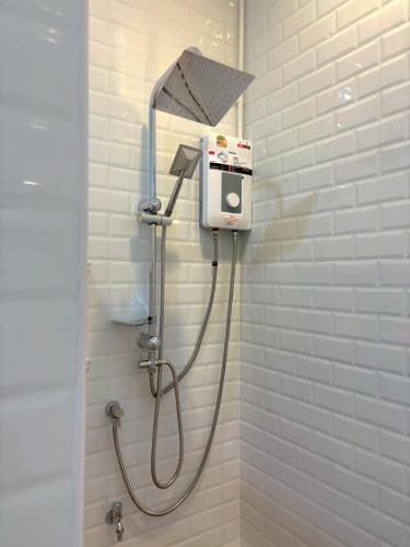 a shower in a bathroom with a shower head at Rest25 Betong in Ban Komo Sip Paet