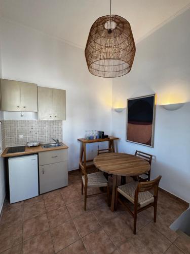 Η κουζίνα ή μικρή κουζίνα στο ALTHEA suites