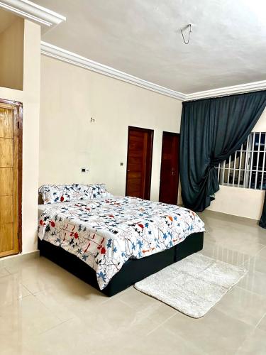 Postel nebo postele na pokoji v ubytování Spacious Private Room In Cotonou