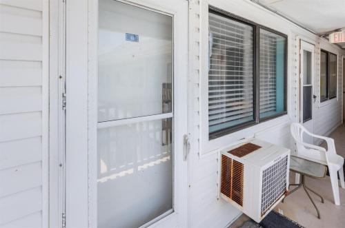 マートルビーチにあるNorth Myrtle Oceanview Studio Pool Dogs Allowed!のギャラリーの写真