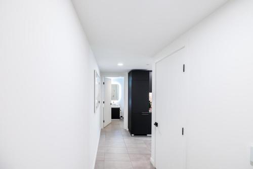 Stylish Modern Downtown Studio Free Parking photo 10