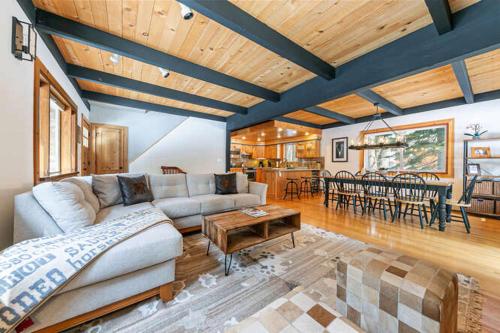 a living room with a couch and a table at Lakewalk Lodge at the West Shore by Tahoe Getaways, Pet-Friendly w Sauna! in Homewood