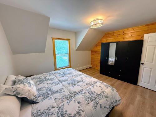 a bedroom with a bed and a window at 91M Renovated Bethlehem home with hot tub, firepit, large yard, walk to restaurants in Bethlehem