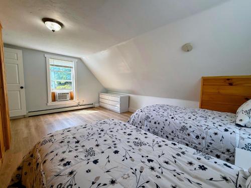 a bedroom with two beds and a window at 91M Renovated Bethlehem home with hot tub, firepit, large yard, walk to restaurants in Bethlehem