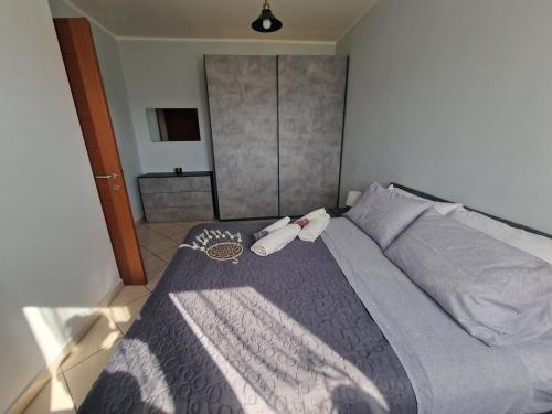 Turin to live in a welcoming and bright homeにあるベッド
