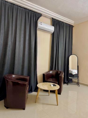 Posezení v ubytování Spacious Private Room In Cotonou