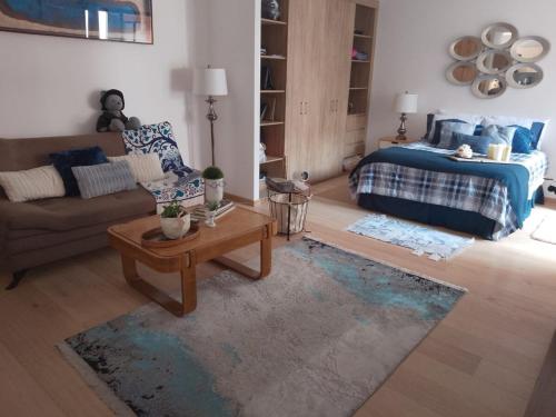 Χώρος καθιστικού στο Cozy retreat bright spacious and calm