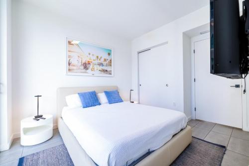 Charming 2 BR Downtown Miami 2106 Free Parking photo 21