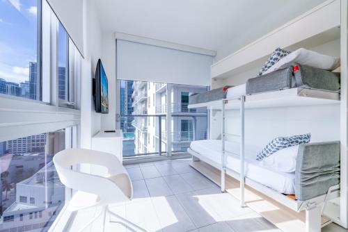 Charming 2 BR Downtown Miami 2106 Free Parking photo 3
