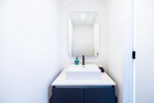 Charming 2 BR Downtown Miami 2106 Free Parking photo 14