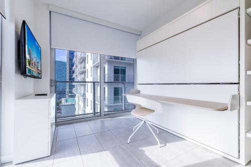 Charming 2 BR Downtown Miami 2106 Free Parking photo 13