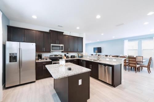 Modern Home Near Disney With Private Pool, Media Room And Waterpark & Resort Access At Encore Resorts Reunion - 7576Mr photo 3