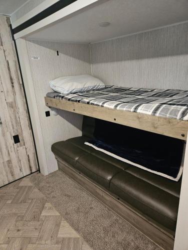 a bedroom with a bunk bed in a trailer at Tranquil Stay Close to Hotspots 