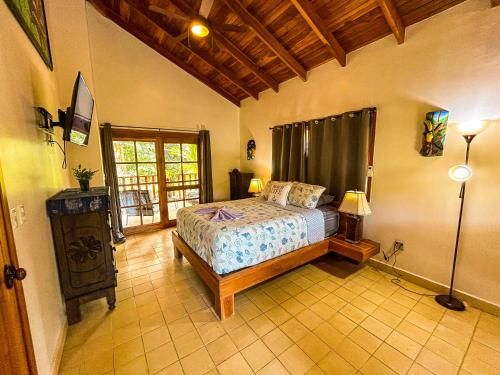 a bedroom with a bed and a lamp in a room at Perfect Location! Beach & Market 100m Away in Dominical
