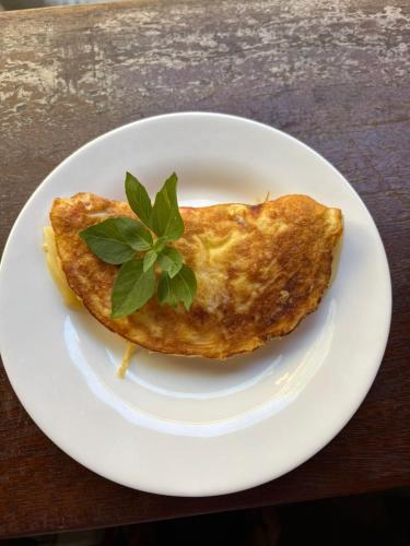 a piece of food on a plate with a leaf on it at Chalés Refúgio Fortim in Fortim