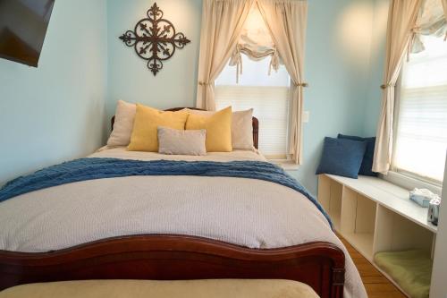a bedroom with a large bed with yellow pillows at Scranton Seahorse Inn in Madison