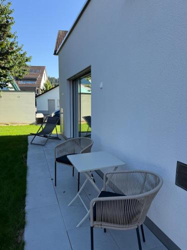 a table and chairs sitting on a patio at Landluft in Stadtnähe in Rapperswil-Jona